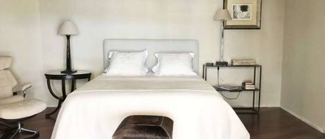 3 makuuhuonetta, silitysrauta/-lauta, Wi-Fi, vuodevaatteet