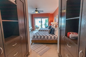 Deluxe Condo - Via 38 A13 - Modern Condo - At Via 38 (Playa del Carmen)
