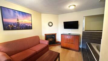 Family Suite, Multiple Beds, Non Smoking, Jetted Tub | Pillow-top beds, desk, laptop workspace, free WiFi