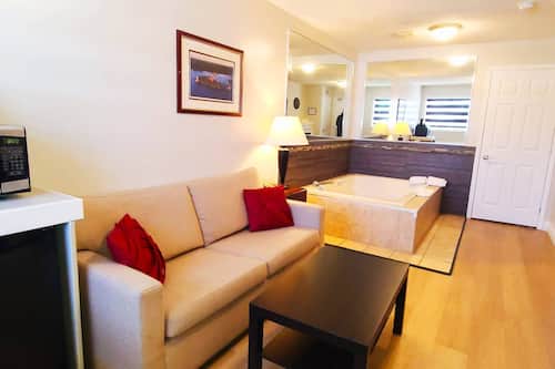 Deluxe Suite, 1 King Bed