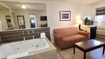 Deluxe Suite, 1 King Bed | Pillowtop beds, desk, laptop workspace, free WiFi