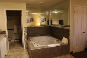 Suite familiale, Plusieurs lits, non-fumeur, baignoire Ă jets | Baignoire Ă hydromassage