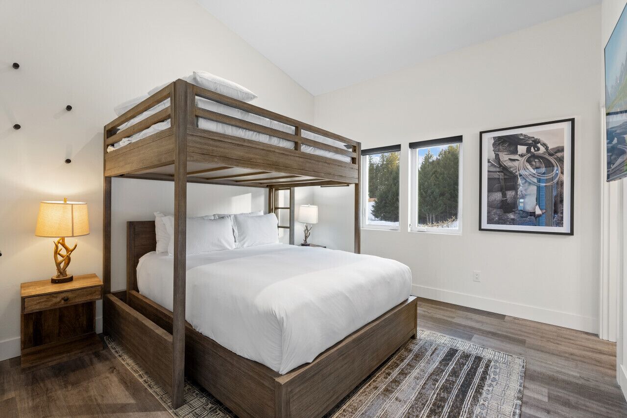 3 bedrooms, iron/ironing board, travel cot, free WiFi