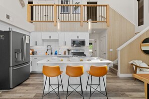 Fridge, microwave, oven, stovetop - NEW! Spacious 3BR, 3.5b, Hot Tub, Fire Pit, Pool! (Whitefish)