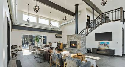 NEW! Spacious 3BR, 3.5b, Hot Tub, Fire Pit, Pool!
