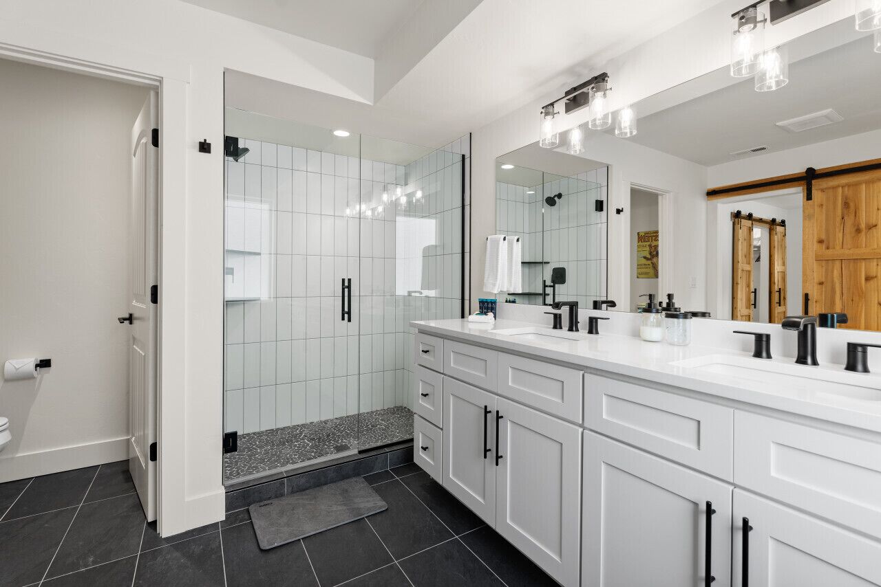 Shower, hair dryer, towels, shampoo