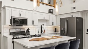 Coffee/tea maker, fridge, microwave, oven - New! Meticulously Designed 3BR, 3.5B with Pool, Hot Tub, Fire Pit Access! (Whitefish)