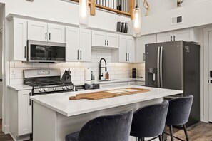 Refrigerador, microondas, horno, placa de cocina