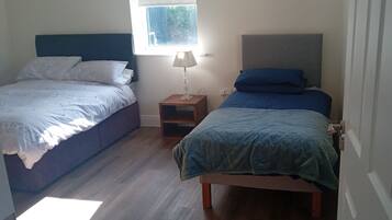 2 bedrooms, iron/ironing board, WiFi, bed sheets