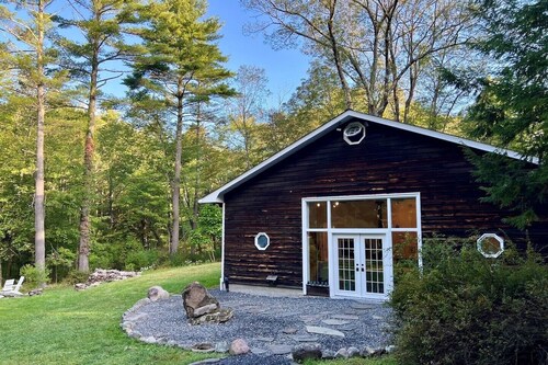 THE HIDDEN COTTAGE Private, Relaxing, Great Location, Has Everything You Need