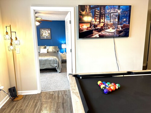 Luxurious 2B2B near Fort Moore!