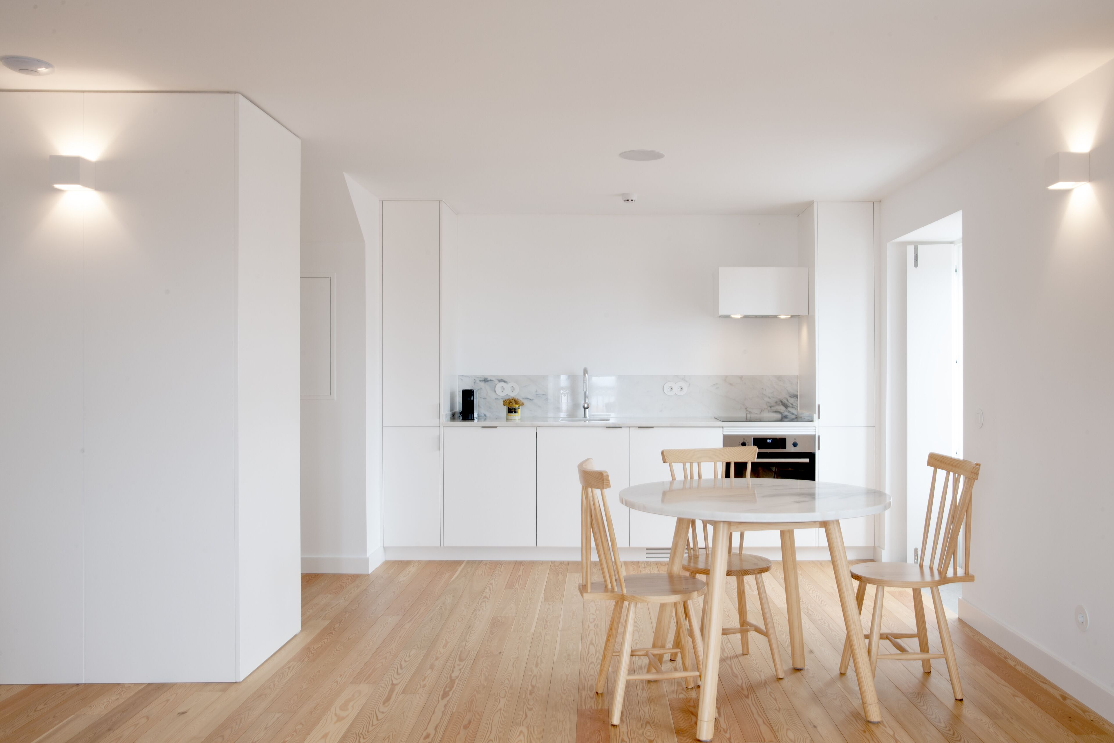 Frigobar, microondas, horno, placa de cocina