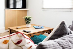 Smart TV, offices - Sandpiper is a newly refurbished, centrally located, split-level apartment sleeping four. (Whitstable)