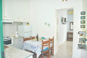 House, 1 Bedroom, Smoking, Balcony | Dining - Holiday Beach House Ritsa am Agios Gordios, Corfu (Corfu)