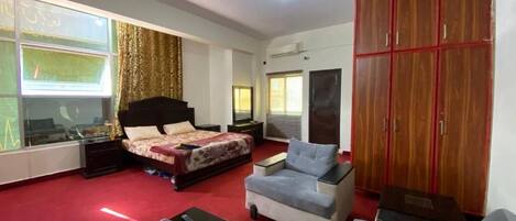 Deluxe Double Room | Soundproofing, iron/ironing board, free WiFi