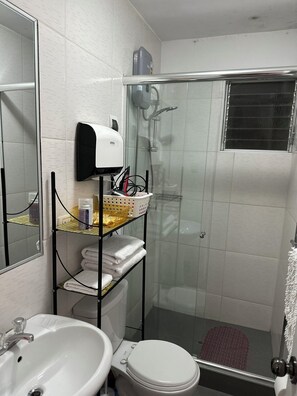 Hair dryer, towels, soap, shampoo - VIVE Apartments Cusco (Cusco)