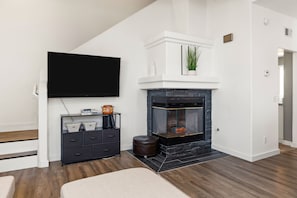 TV, fireplace - Spacious home with private yard & BBQ - 2 mi. from downtown (Oxnard)