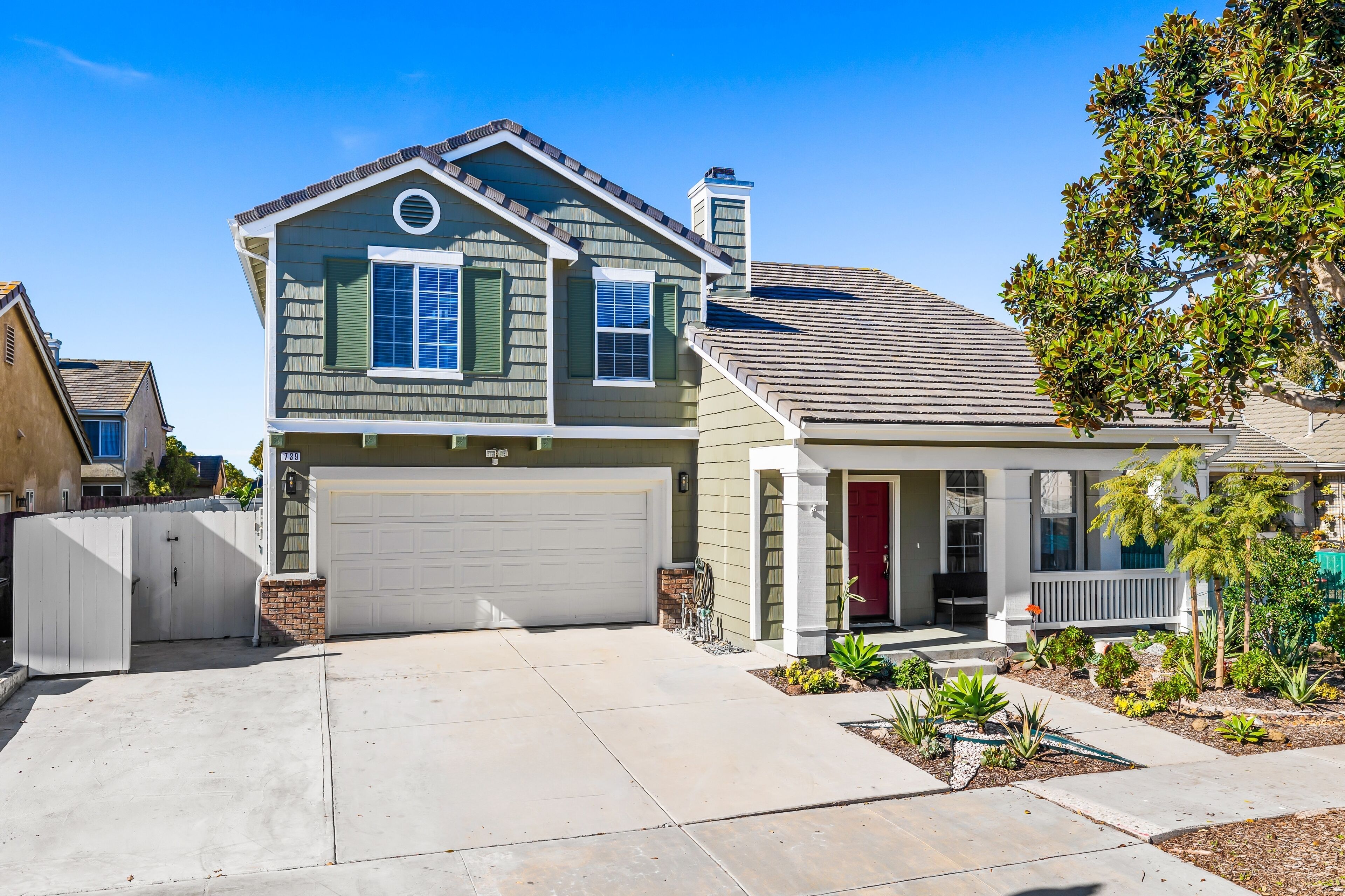 Spacious home with private yard & BBQ - 2 mi. from downtown