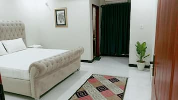 Deluxe Double Room | Soundproofing, iron/ironing board, free WiFi