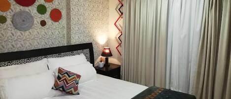 Kalis bunyi, seterika/papan seterika, Wi-fi percuma