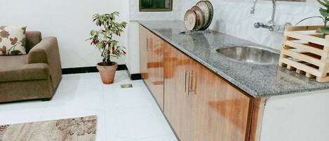 Deluxe Double Room | Shared kitchen