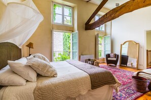 6 chambres, fer et planche à repasser, accès Internet, draps fournis