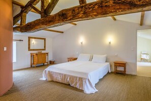 19 chambres, fer et planche à repasser, Wi-Fi, draps fournis