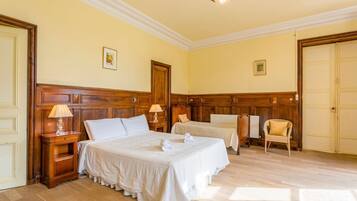 19 slaapkamers, een strijkplank/strijkijzer, wifi, beddengoed