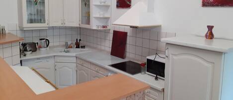 冰箱、微波炉、烤箱、洗碗机