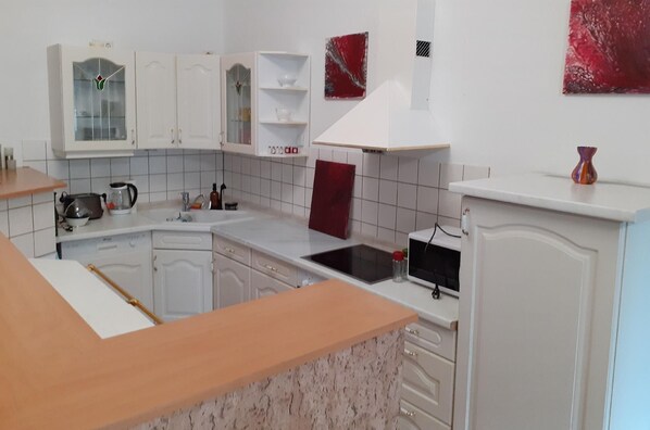 冷蔵庫、電子レンジ、オーブン、食器洗い機