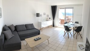TV - Appartement 2 chambres, terrasse vue mer, garage (Bandol)