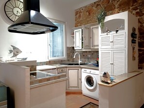 Kjøleskap, mikrobølgeovn, ovn og oppvaskmaskin