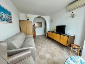 TV - Appartement 1 chambre, clim, port de Bandol (Bandol)