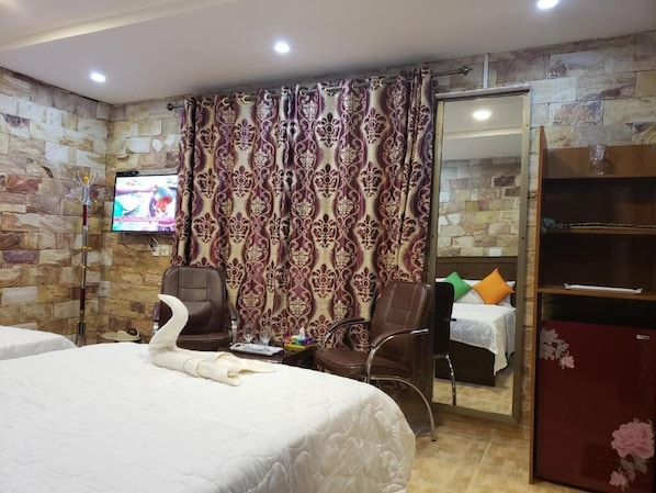 Quarto casal luxo | Quartos à prova de som, ferros/tábuas de passar roupa, Wi-Fi de cortesia