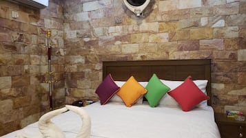 Chambre Double Deluxe | Chambres insonorisées, fer et planche à repasser, Wi-Fi gratuit