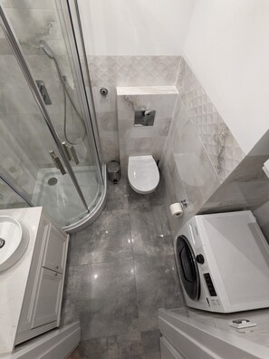 Dusche, Haartrockner, Handtücher, Seife