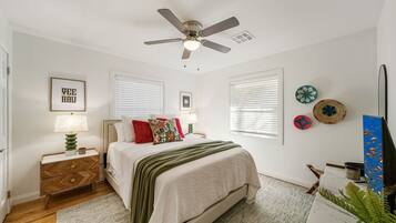 3 bedrooms, iron/ironing board, free WiFi, bed sheets