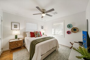 3 bedrooms, iron/ironing board, free WiFi, bed sheets - The Gibby | Epic Game Room & Patio, Close to OSU (Stillwater)