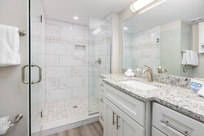 Hair dryer, towels - Ready for rentals ! Book your weeks today ! (Sanibel)