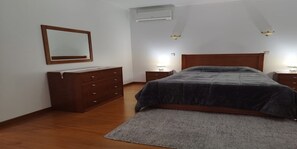 2 quartos, ferros/tábuas de passar roupa, Wi-Fi, roupa de cama