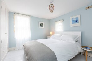 2 bedrooms, iron/ironing board, free WiFi, bed sheets - Boatswains Cottage is a charming two-bedroom cottage, close enough to the sea to hear the gulls. (Whitstable)