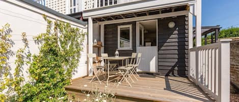 屋外ダイニングエリア