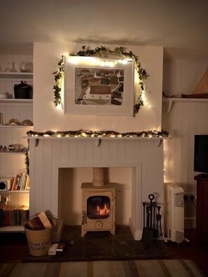 Interior - Boatswains Cottage is a charming two-bedroom cottage, close enough to the sea to hear the gulls. (Whitstable)