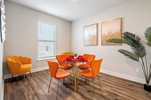 Dining - Crew-Ready Stay • Private BRs w/ TVs • Parking (Fort Worth)