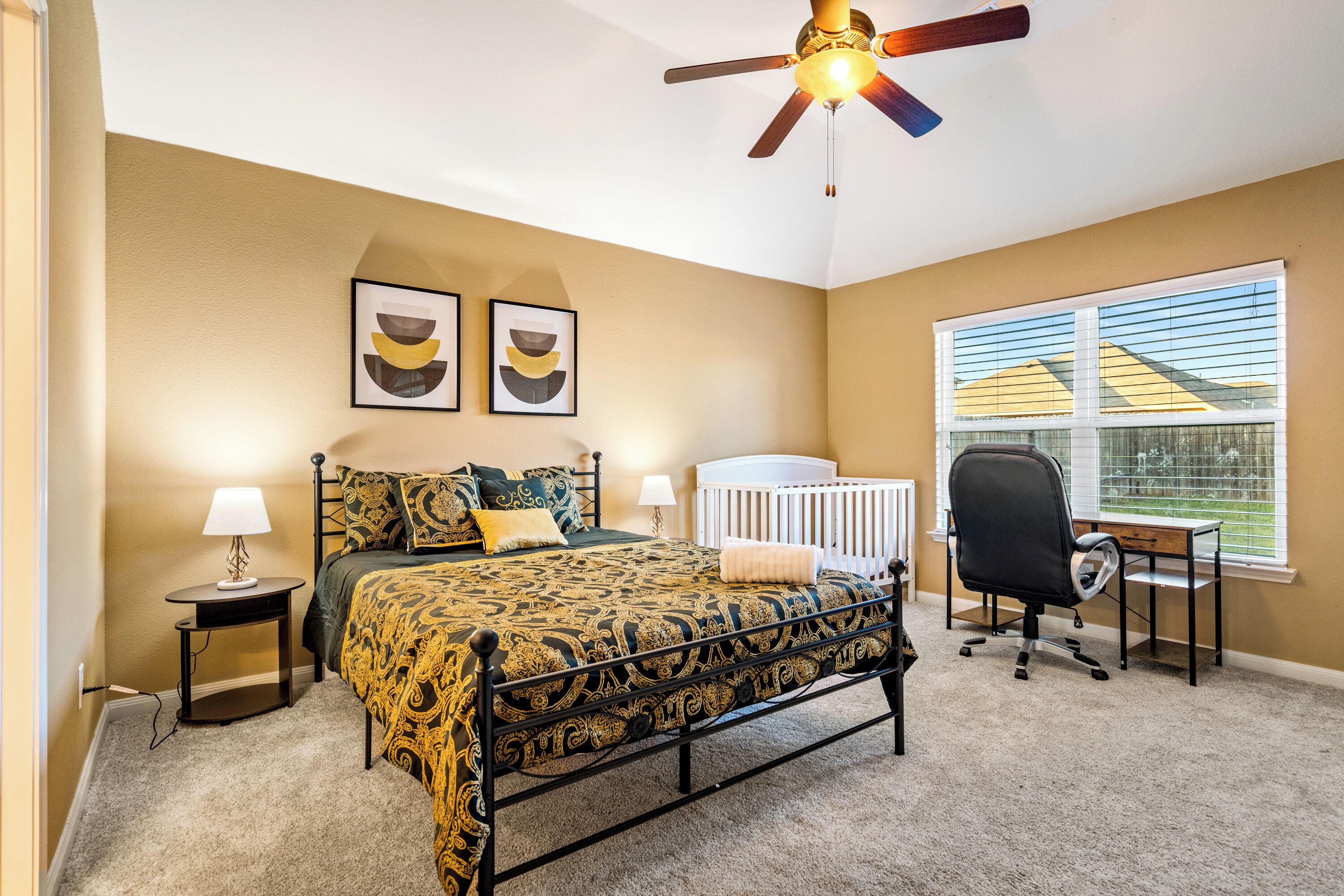 3 bedrooms, desk, iron/ironing board, free WiFi