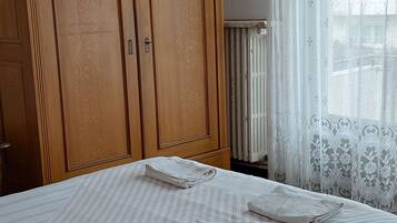 3 bedrooms, WiFi, bed sheets