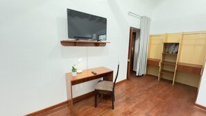 Ropa de cama hipoalergénica y escritorio 