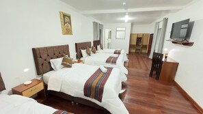Superior Quadruple Room | Hypo-allergenic bedding, desk, laptop workspace, free WiFi - Casona Libertrek Inn (Cusco)