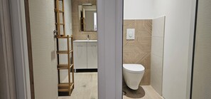 Shower, hair dryer, towels - Propriano T3 Tout Confort, Terrasse de 25m², 3 Piscines et Terrain de Tennis (Propriano)
