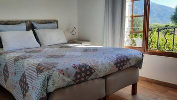 2 chambres, fer et planche à repasser, Wi-Fi gratuit, draps fournis